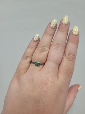 Lot 181 - AN EMERALD RING, the rectangular emerald...