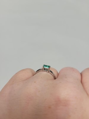 Lot 181 - AN EMERALD RING, the rectangular emerald...