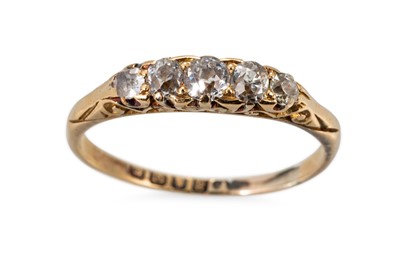 Lot 311 - AN ANTIQUE DIAMOND FIVE STONE RING, the old...