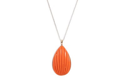 Lot 106 - A LARGE CORAL AND GOLD PENDANT, the ridged...