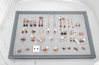 Lot 194 - A COLLECTION OF STONE SET JEWELLERY, mounted...