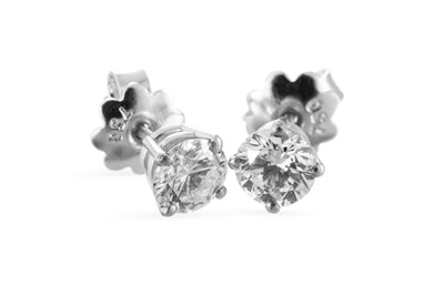 Lot 316 - A PAIR OF DIAMOND STUD EARRINGS, the brilliant...