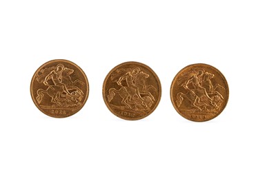 Lot 367 - THREE GEORGE V GOLD HALF SOVEREIGN ENGLISH...