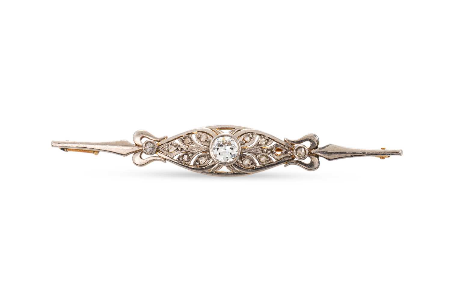 Lot 42 - A VINTAGE STYLE DIAMOND SET BROOCH, set to...