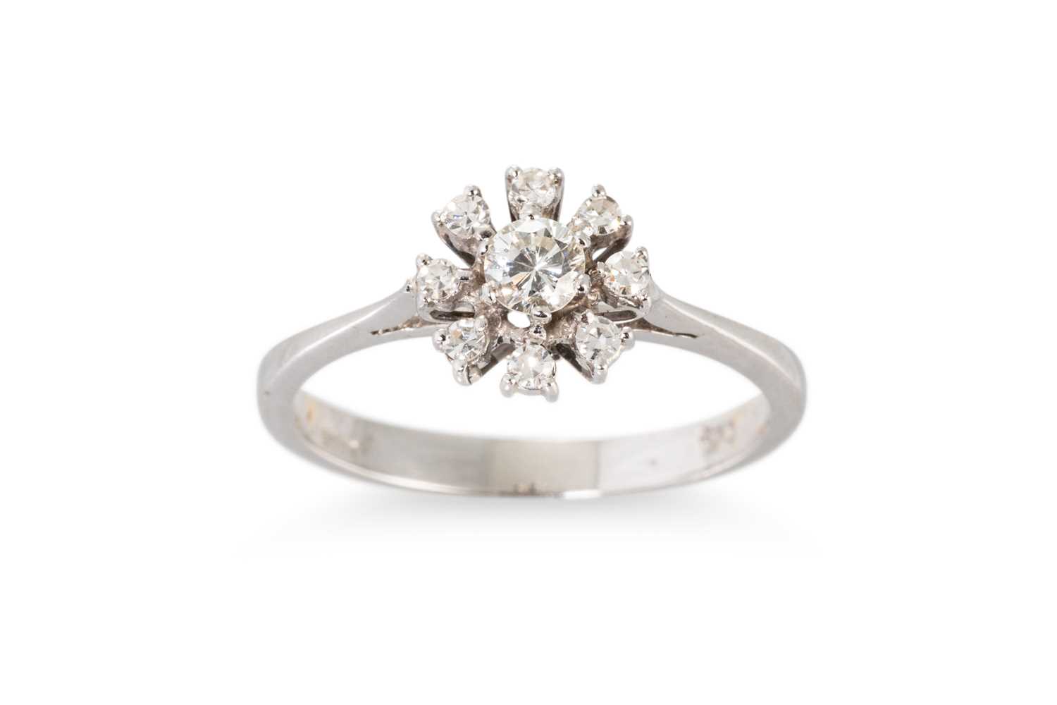 Lot 60 - A DIAMOND CLUSTER RING, mounted in 18ct white...