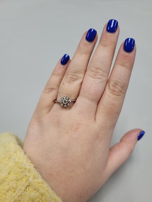 Lot 60 - A DIAMOND CLUSTER RING, mounted in 18ct white...