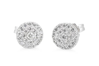 Lot 118 - A PAIR OF DIAMOND CLUSTER STUD EARRINGS,...