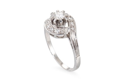 Lot 123 - A DIAMOND CLUSTER RING, of twist design, 14ct...