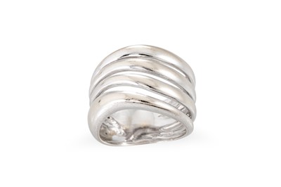 Lot 44 - A WHITE GOLD ITALIAN DESIGNER RING, split band...