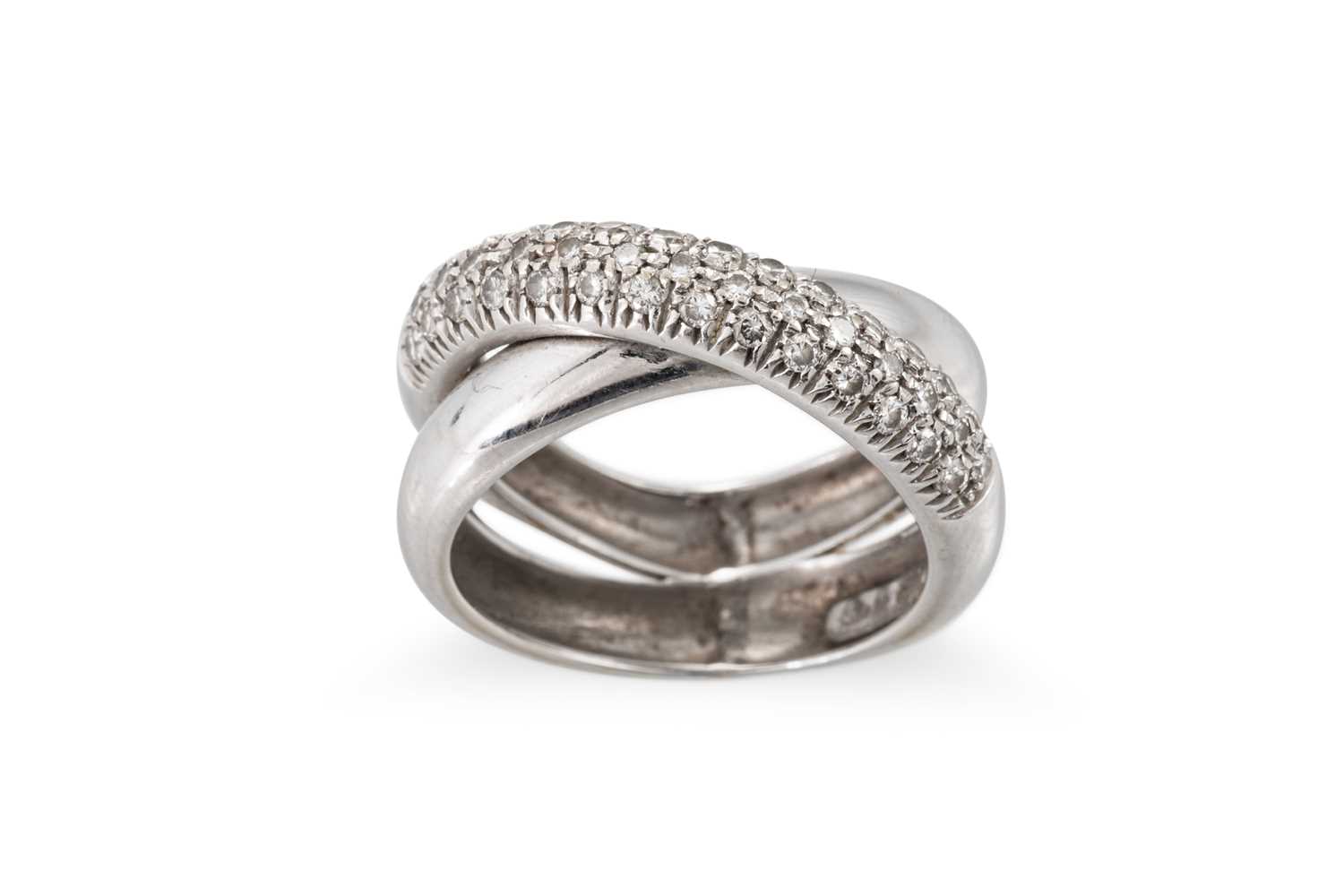 Lot 45 - A DIAMOND SET RING, of cross over design, pavé...