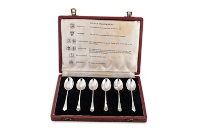 Lot 266 - A SET OF SIX CASED SILVER COFFEE SPOONS, each...