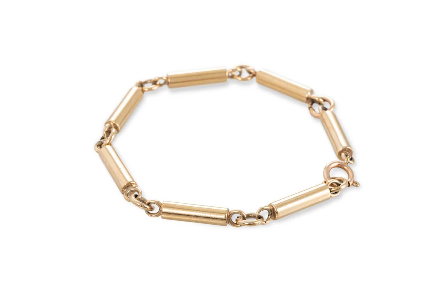 Lot 16 - A VINTAGE 9CT YELLOW GOLD BARREL LINK BRACELET,...