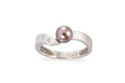 Lot 126 - A PEARL AND DIAMOND SET RING, twist design...
