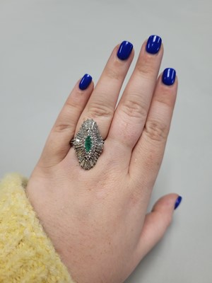Lot 66 - A DIAMOND AND EMERALD 'BALLERINA' STYLE...