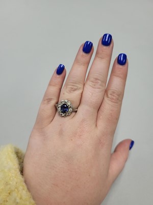 Lot 70 - AN EARLY 20TH CENTURY SAPPHIRE AND OLD CUT...