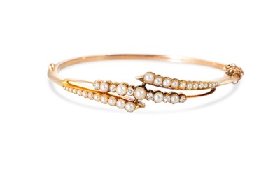Lot 135 - A LATE VICTORIAN / EDWARDIAN DIAMOND AND PEARL...