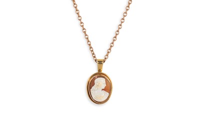 Lot 136 - A GOLD CAMEO PENDANT, on a 9ct gold trace link...