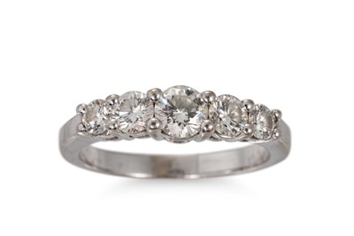 Lot 213 - A FIVE STONE DIAMOND RING, graduated form,...