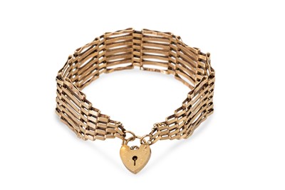Lot 189 - A 9CT GOLD GATE BRACELET, with padlock clasp,...