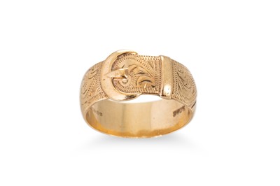 Lot 190 - A GENT'S 9CT GOLD BUCKLE RING, 7.9 g.