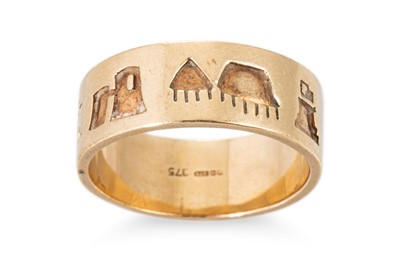 Lot 192 - A 9CT GOLD HISTORY OF IRELAND RING, 7.3 g.