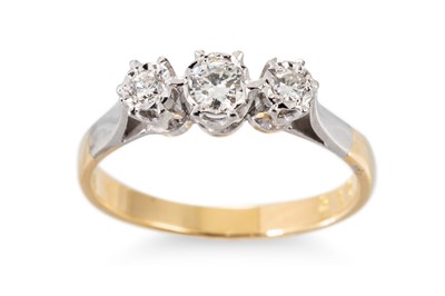 Lot 195 - A DIAMOND THREE STONE RING, mounted in 18ct...