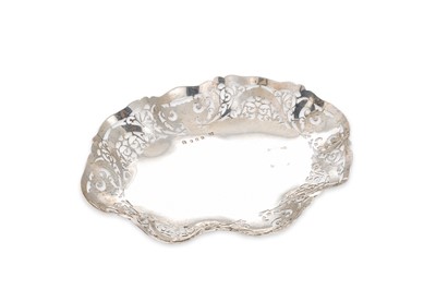 Lot 467 - A MODERN IRISH SILVER BREAD BASKET, with open...