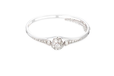 Lot 31 - A VINTAGE OLD CUT DIAMOND SET BANGLE, the...