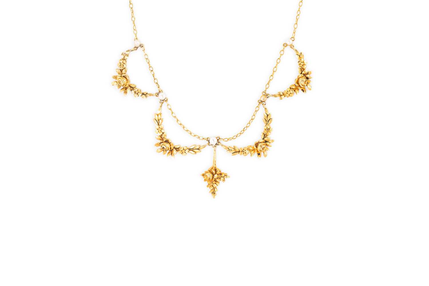 Lot 72 - AN ART NOUVEAU DRAPERY NECKLACE, set with seed...