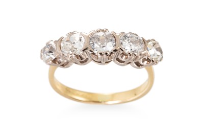 Lot 118 - A FIVE STONE DIAMOND RING, the old cut...
