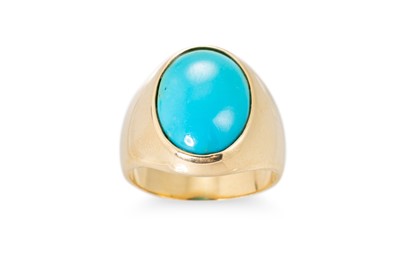 Lot 121 - A TURQUOISE SET RING, the cabochon turquoise...