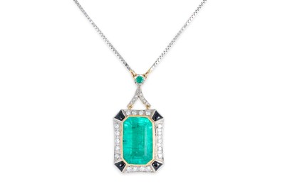 Lot 147 - AN EMERALD, ONYX AND DIAMOND PENDANT, to a...