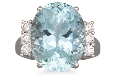 Lot 260 - AN AQUAMARINE AND DIAMOND RING, the oval...