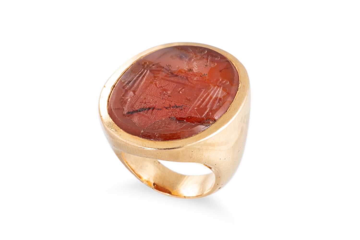 Lot 84 - AN ANTIQUE CARNELIAN INTAGLIO SEAL RING,...