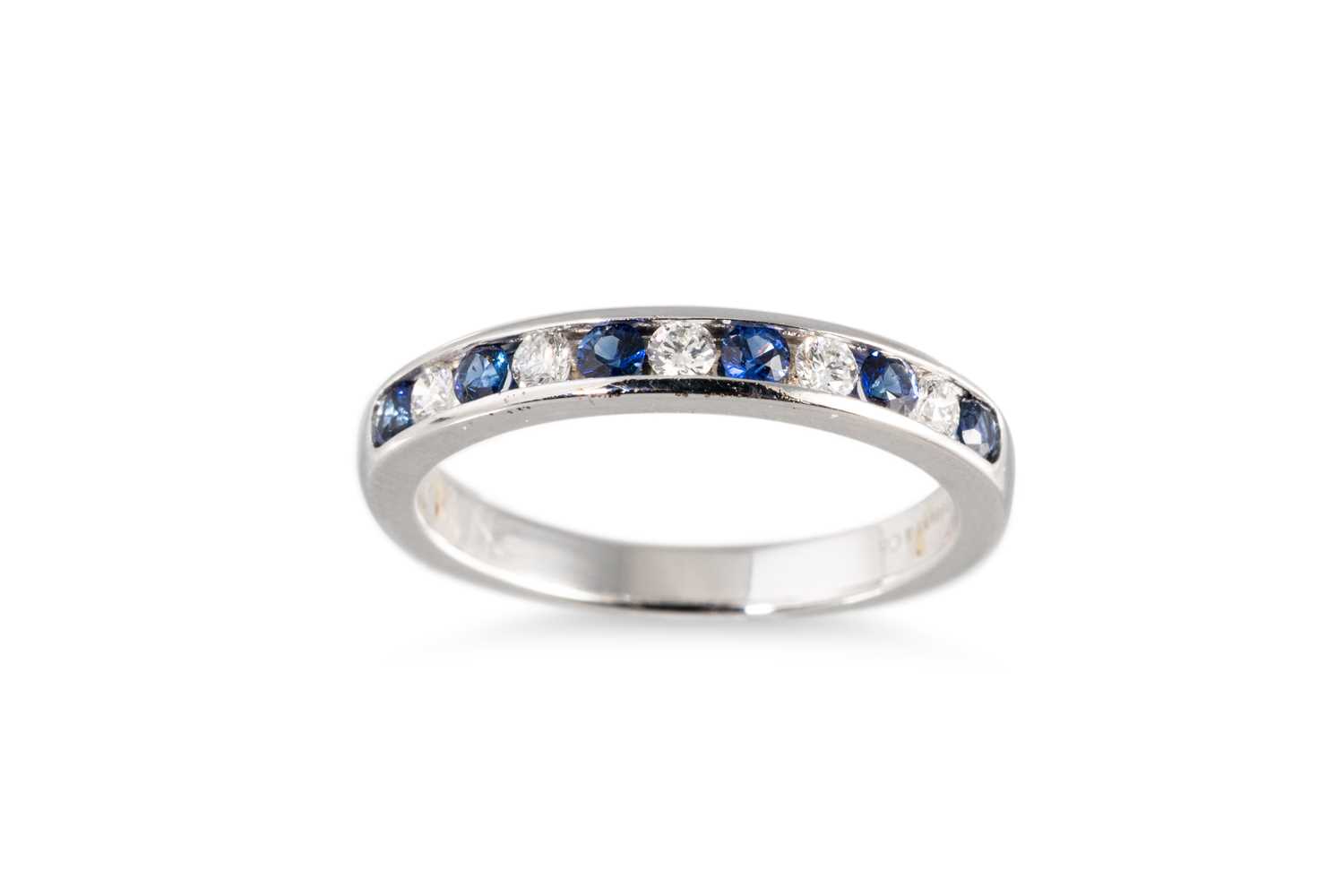 Lot 24 - A DIAMOND AND SAPPHIRE SET BAND RING, the...