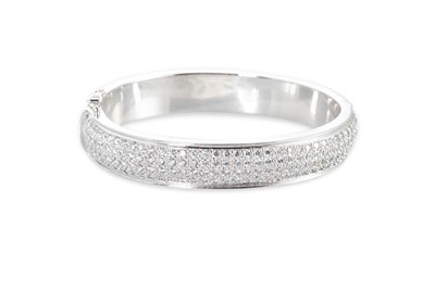 Lot 26 - A FOUR ROWED DIAMOND SET BANGLE, the round...
