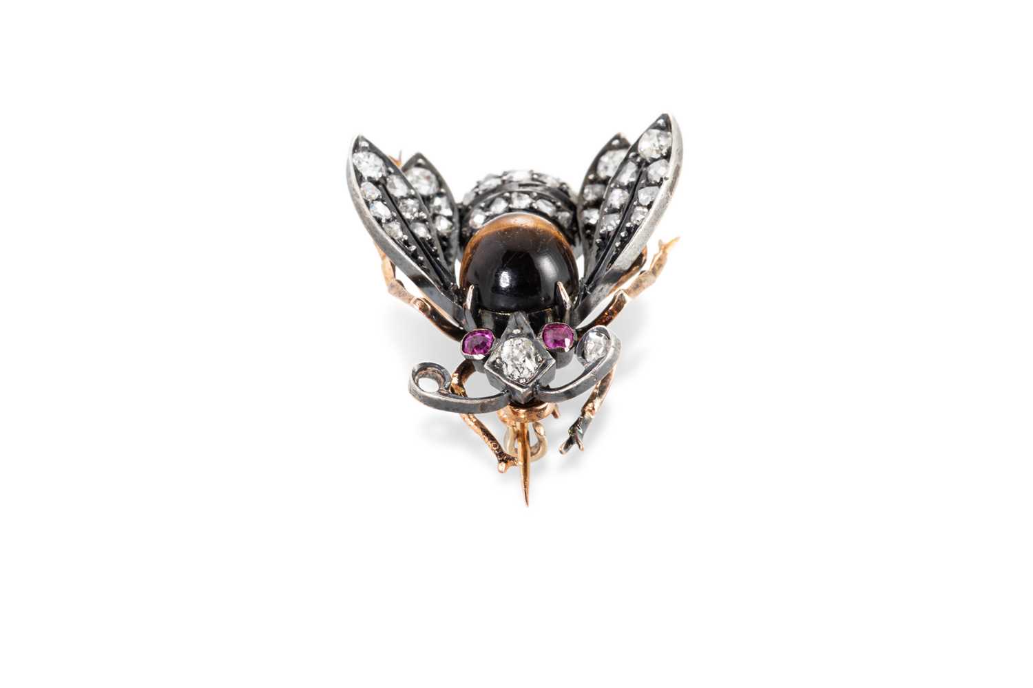 Lot 27 - AN ANTIQUE DIAMOND, TIGER'S EYE AND RUBY SET...