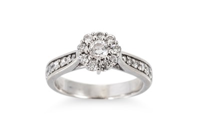 Lot 211 - A DIAMOND CLUSTER RING, the round brilliant...