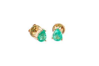 Lot 324 - A PAIR OF EMERALD STUD EARRINGS, the pear cut...