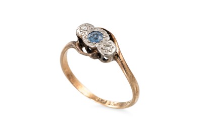 Lot 37 - AN ANTIQUE SAPPHIRE AND DIAMOND THREE STONE...