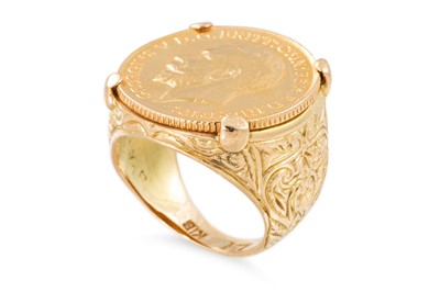 Lot 49 - A GOLD HALF SOVEREIGN RING, George V, 1913, on...