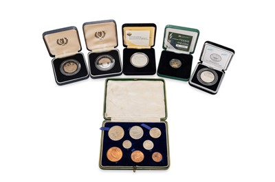 Lot 454 - A COLLECTION OF FIVE PROOF CASED IRISH COINS,...
