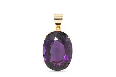 Lot 218 - A LARGE AMETHYST PENDANT, the oval amethyst...