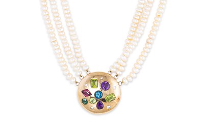 Lot 289 - A THREE STRAND RIVER PEARL NECKLACE, to a 9ct...
