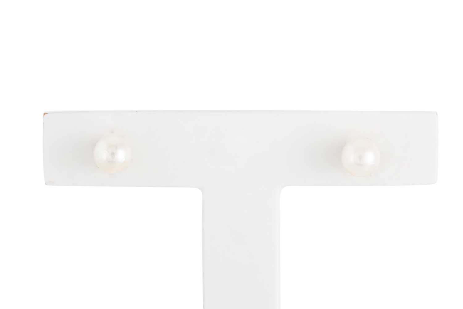 Lot 20 - A PAIR OF CULTURED PEARL STUD EARRINGS,...