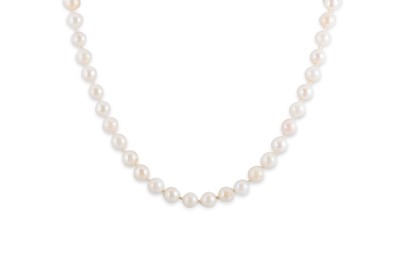 Lot 21 - A CULTURED PEARL NECKLACE, to a 9ct gold clasp,...