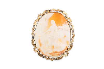Lot 23 - AN ANTIQUE GOLD CAMEO BROOCH, of large...