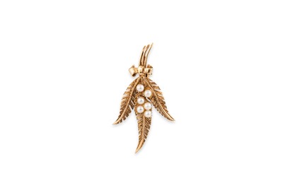 Lot 32 - A PEARL SET BROOCH, modelled as a bunch of...