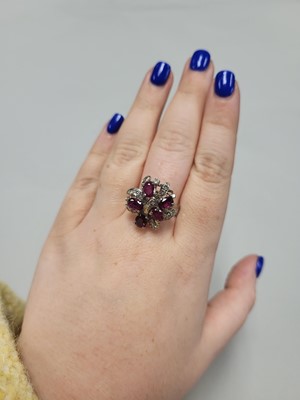 Lot 81 - A VINTAGE RUBY AND DIAMOND CLUSTER RING, the...