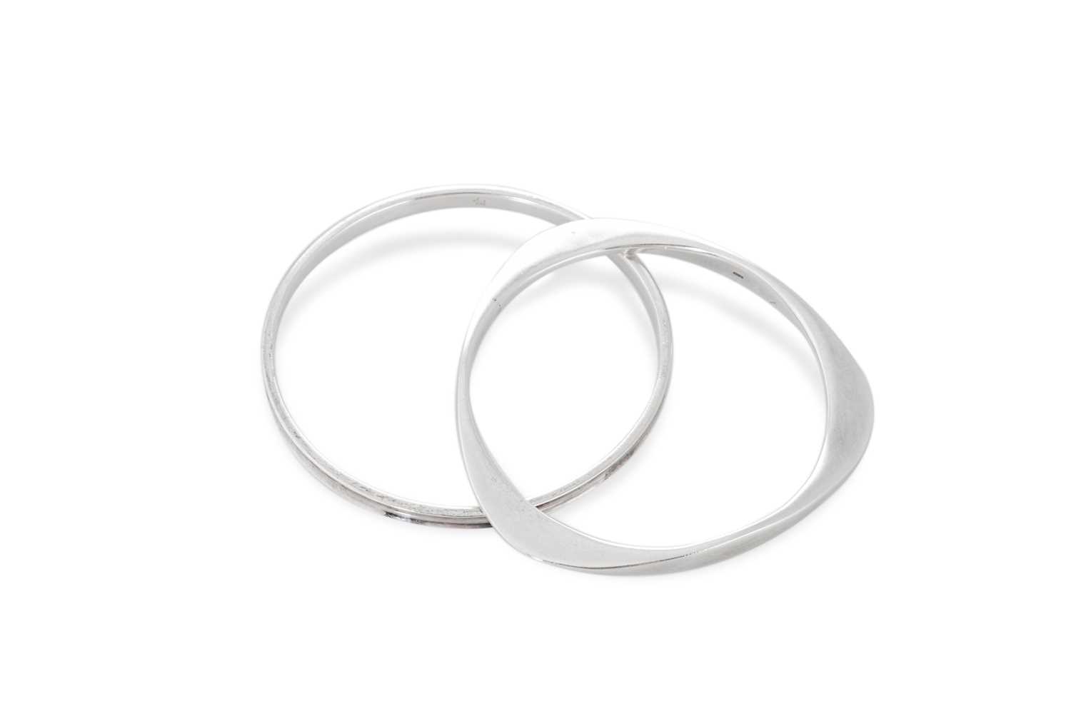 Lot 92 - A STERLING SILVER BANGLE, with makers mark BJH,...